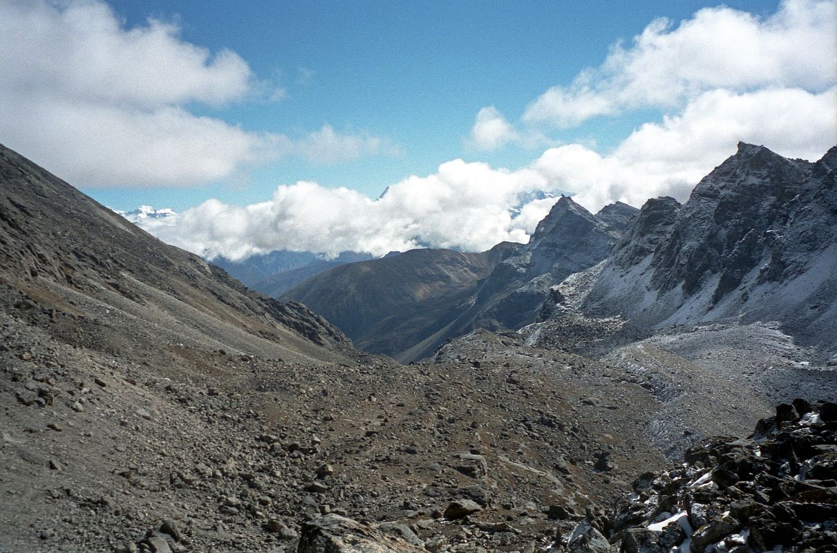 21 The Descending Trail Ahead From The Langma La